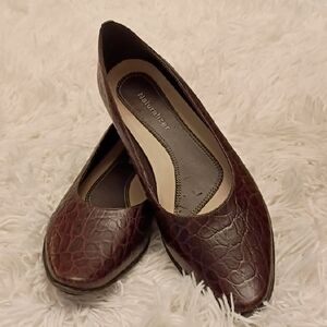Naturalizer Leather Croc-Embossed Brown Flats Size 6.5
